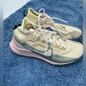 Nike Gore-Tex Size 6